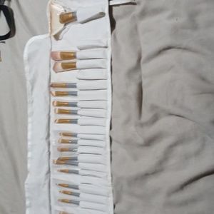 Bn in plastic wrap make-up brushes/ never used by Yuwaku